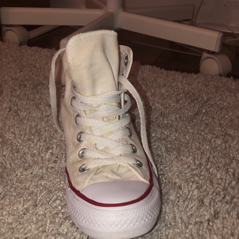 White hip top converse